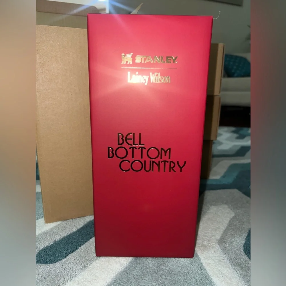 Stanley x Lainey Wilson Limited Edition tumbler IN HAND - Picture 3 of 5